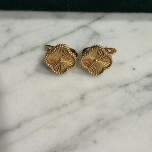 18k gold earrings 3.22 gm (not Van Cleef just the design)